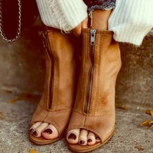 Wagner zip bootie in tan